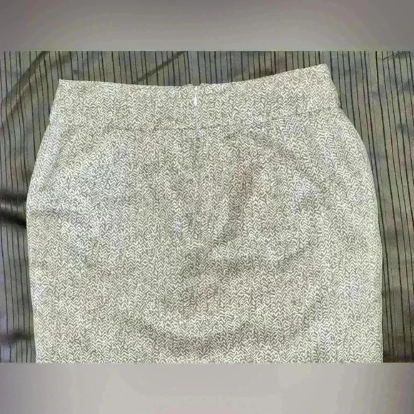 Banana Republic Brown and White Pencil Skirt Size 6 NWOT - Picture 3 of 8